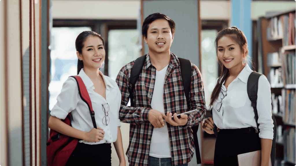 International student living in Singapore and experiencing local culture